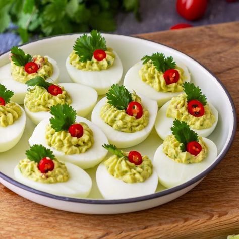 Creamy Cucumber Tomato Salad, Guacamole Deviled Eggs, Deviled Egg Salad, Devilled Eggs, Bunny Cupcakes, Creamy Cucumbers, Quick And Easy Appetizers, Deviled Eggs Recipe, Eggs Recipe