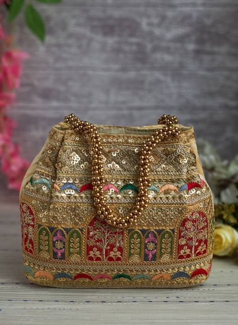 Zardozi Work, Painted Clothing, My Style Bags, Potli Bag, Bags Game, Bride Outfits, Potli Bags, Embroidery Bags, Sling Bags