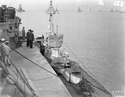 HM Submarine G13 alongside HMS QUEEN ELIZABETH at Scapa Flow. Scapa Flow, Hms Queen Elizabeth, Royal Navy, Queen Elizabeth, First World, Submarine, The First, Ships, Queen