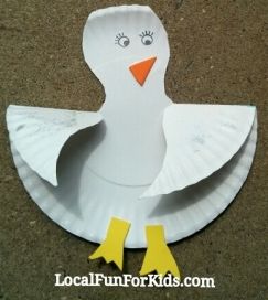 Turn a paper plate into a seagull with this fun craft. It’s really quick and easy to do. Summer Preschool Crafts, Ship Wreck, Paper Plate Crafts For Kids, Beach Week, Summer Preschool, Kid Parties, Vbs Ideas, Language Art, Ocean Crafts