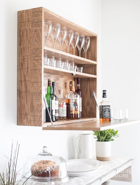 How to make a DIY wall-mounted bar cabinet Diy Liquor Cabinet, Wall Bar Cabinet, Murphy Bar, Wall Mounted Bar, Home Bar Cabinet, Diy Home Bar, Cabinet Plans, Diy Wand, Woodworking For Kids