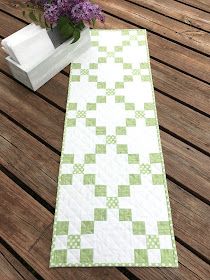 Fresh Dew Drops: Simple Irish chain table runner Irish Chain Table Runner, Irish Chain Table Runner Patterns, Spring Table Runner Ideas, Spring Table Runners Quilted, Spring Table Runners, Quilt Table Runners, Chain Table, Table Runner Patterns, Strip Quilt Patterns