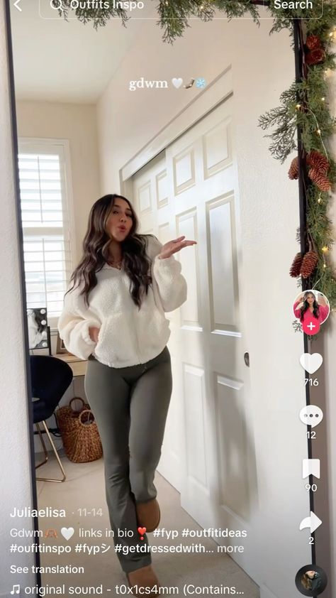 Fall Outfits Chubby Women, Curvy Casual Outfits Winter, Flared Leggings Outfit Fall, Winter Feminine Outfits, Trad Wife Outfit, Winter Outfits Latina, Church Outfits For Women, Grandma Outfits, Everyday Outfits Winter