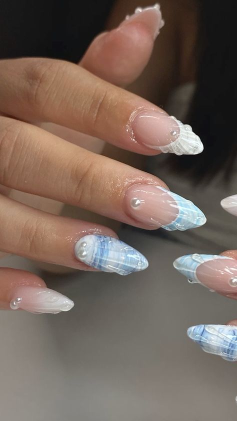 Nails With Blue And White, Tropical Nails Beach, Vacation Nail Colors, Seashell Nail Art, Nails With Blue, Seashell Nails, Cruise Nails, Henna Nails, Beachy Nails