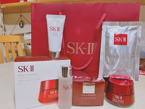 #sk2 #skii #SKII #skincare Sk2 Skincare, Sk Ii Skincare, Bath Fizzers, Sk Ii, Zara Outfit, Dewy Skin, Skin Routine, Beauty Product, Skin Care Essentials