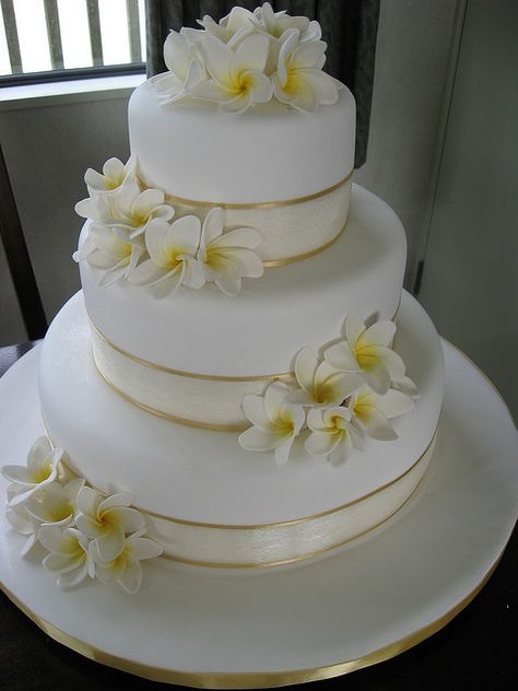 Frangipani wedding cake... So pretty :) Frangipani Wedding, Tropical Wedding Cake, Island Cake, Pretty Wedding Cakes, Beach Wedding Cake, Amazing Wedding Cakes, Gold Wedding Cake, Special Cake, Wedding Cake Designs