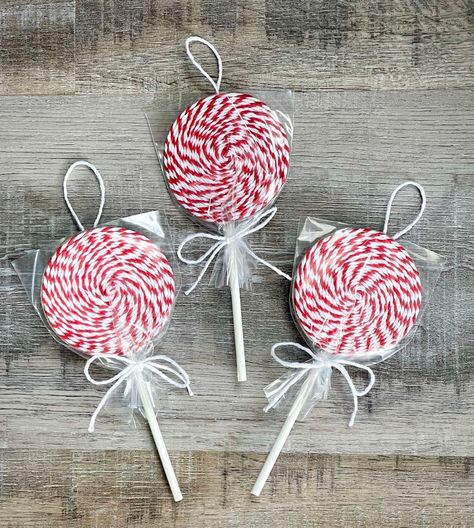 Lollipop Ornaments, Peppermint Ornament, Candy Cane Lollipops, Lollipop Decorations, Christmas Lollipops, Peppermint Christmas, Candy Ornaments, Candy Cane Ornament, Diy Christmas Tree Ornaments