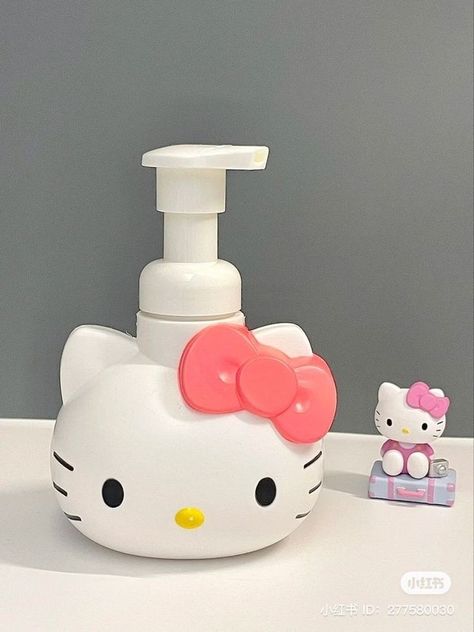 Cute Soap Dispenser, Cute Soap, Hello Kitty Decorations, Hello Kitty Bedroom, Images Hello Kitty, Hello Kitt, Hello Kitty Merchandise, Hello Kitty House, Hello Kitty Rooms