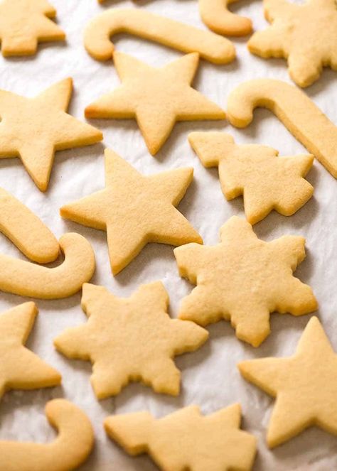 Photo of plain sugar cookies with no frosting Vanilla Cut Out Cookies, Vanilla Biscuit Recipe, Christmas Biscuits Ideas, Easy Biscuit Recipe Uk, Vanilla Biscuits Recipe, Christmas Cookies For Decorating, Xmas Biscuits Recipe, Shortbread Biscuits Recipe, Easy Christmas Biscuits