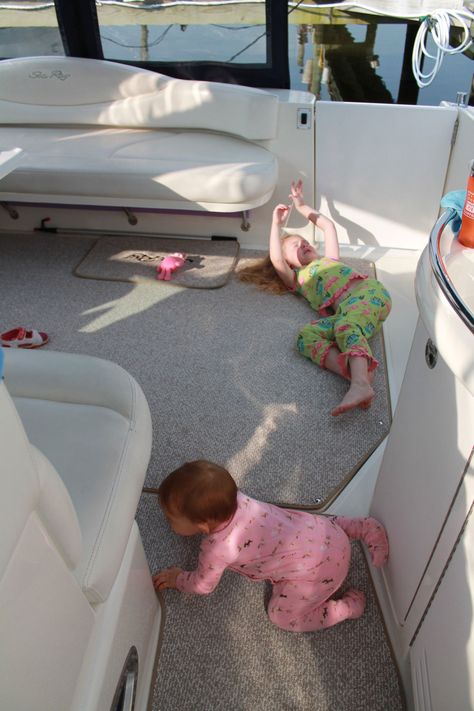 boat cockpit kids Boating With Baby, Pontoon Boat Ideas, Yacht Living, Party By The Pool, Pontoon Ideas, Ship Life, Pontoon Boat Accessories, Kids Boat, Boat Docks