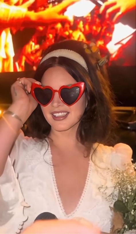 Lana Del Rey Concert, Lana Del Rey Video, Lana Del Rey Love, Lana Del Rey Vinyl, Lana Rey, Elizabeth Grant, Shaped Sunglasses, Brooklyn Baby, Heart Shaped Sunglasses