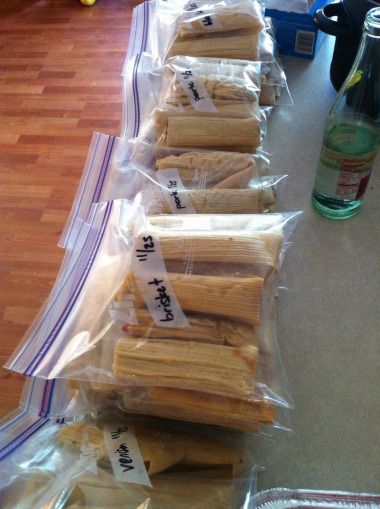 Tamalada - How to host a tamale making party - Hip Girl's Guide to Homemaking - Living thoughtfully in the modern world Tamalada Party, Mexican Couture, Latina Recipes, Tamale Making Party, Tamale Party, Tamale Recipes, Freezer Meal Party, Make Tamales, Christmas Fiesta