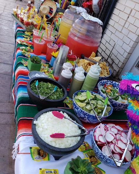 Rustic Mexican Birthday Party, Mom Birthday Dinner Ideas, Mexican Carne Asada Party, Mexican Taco Bar Party Ideas, Mexican Food For Parties, Mexican Food Display, Mexican Food Table Display, Mexican Style Birthday Party, Carne Asada Party