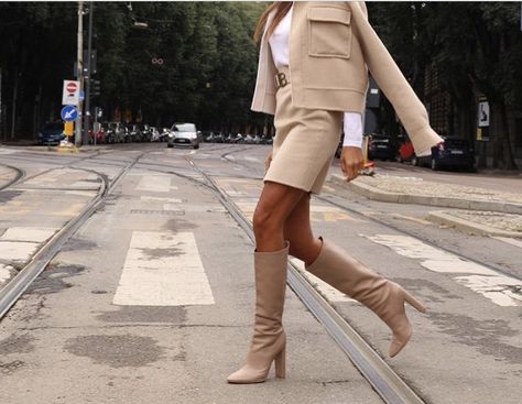 Beige High Heels Outfit, Beige Boots Outfit, Beige High Heels, High Heels Outfit, Beige Boots, Uni Outfits, Heels Outfits, Boots Outfit, Gianvito Rossi