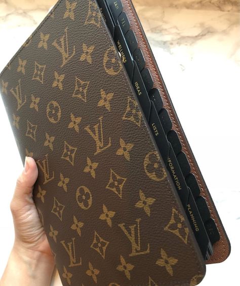 Louis Vuitton Planner, Lv Agenda, It Girl Lifestyle, Rose Calloway, Wealthy Life, Louis Vuitton Agenda, Calloway Sisters, Planner Obsessed, Happy Friday Everyone