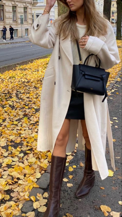 Europe Fashion Autumn, Autumn Boots Aesthetic, Europe Autumn Outfits, Celine Outfit Style, Celine Belt Bag Outfits, Parisian Autumn Style, University Outfit Autumn, University Aesthetic Outfit, Celine Bag Outfit