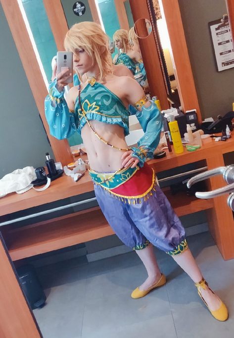 Gehe on Twitter: "I totally forgot to post previews of my Gerudo Link photos! Here's some hotel mirror selfies ✨… " Gerudo Link, Link Costume, Link Cosplay, Zelda Cosplay, Zelda Art, Legend Of Zelda Breath, Zelda Breath, Cosplay Characters, Amazing Cosplay