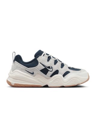 Inspired by early 2000s running, the Tech Hera is here to fulfill all of your chunky sneaker wishes. The wavy lifted midsole and suede accents level up your look while keeping you comfortable. Its durable design holds up beautifully to everyday wear—which is perfect, because you'll definitely want to wear these every day. Shown: Phantom/Armory Navy/Sail/Football Grey Style: DR9761-004 Nike Tech Hera, Grey Style, Nike Tech, Chunky Sneakers, Early 2000s, Grey Fashion, Level Up, Women's Shoes, Everyday Wear