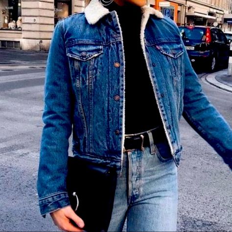 Women’s Denim Levi Trucker Style Denim Jacket With Fur Levi Jean Jacket Outfits, Denim Jacket Outfit Women, Sherpa Jacket Outfit, Fur Lined Denim Jacket, Sherpa Denim Jacket, Denim Jacket With Fur, Jacket Outfit Women, Street Style Fall Outfits, Jean Jacket Outfits