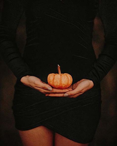 Little Pumpkin Pregnancy Announcement, Pumpkin Announcement Pregnancy, Halloween Pregnancy Announcement Photos, Pregnancy Halloween Announcement, Cute Fall Pregnancy Announcements, Pregnancy Announcement October 2024, Pregnancy Announcement Pictures Fall, Fall Themed Pregnancy Announcement, Baby Anouncment Ideas Fall