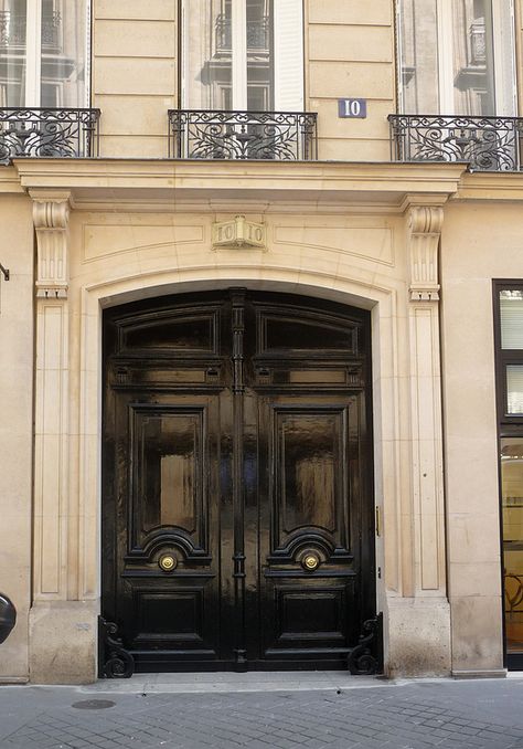 Paris Door Apartment Entrance Door, Paris Doors, Paris Hotel Exterior, Gothic Double Doors, Paris Facades Architecture, Apartment Front Doors, Parisian Doors, Paris Doors Architecture, Paris Door