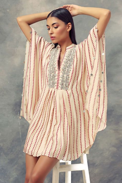 Kaftan Dress Indian Party Wear, Kaptan Dress Design, Kaaftaan Style Dress, Kaptan Pattern Dress, Summer Festive Kaftan With Printed Motifs, Summer Traditional Drape Kaftan With Printed Motifs, Kaftan Outfit Ideas, Bollywood Style Kaftan With Printed Motifs, Party Wear Kaftan Dress