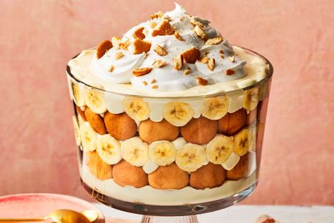 Aunt Brenda's Sour Cream Banana Pudding Eagle Brand Banana Pudding, Sour Cream Banana Pudding, Puding Pisang, Easy Banana Pudding Recipe, Homemade Banana Pudding Recipe, Easy Banana Pudding, Banana Pudding Recipe, Breakfast Party Foods, Homemade Banana Pudding