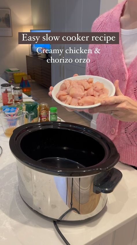 Facebook Chorizo Orzo, Slow Cooker Creamy Chicken, How To Cook Chorizo, Chicken Chorizo, Red Pesto, Chicken Pesto, Double Cream, Sweet Peppers, Gifts Wrapping