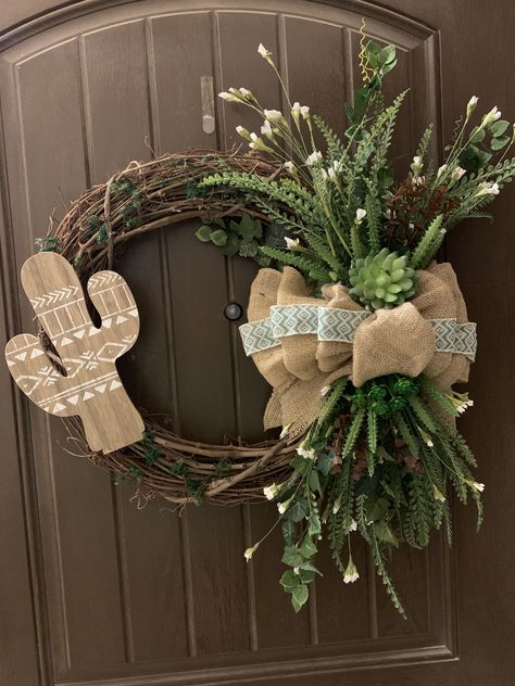 Desert Wreath Ideas, Cactus Wreaths, Lariat Rope Crafts, Cactus Wreath, Southwestern Christmas, Rope Wreaths, Desert Christmas, Western Wreaths, Rope Wreath