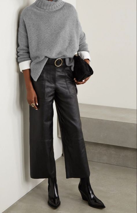 Culotte Outfit, Casual Chic Outfits, Leather Pants Outfit, Black Leather Pants, Mode Casual, Casual Chic Outfit, Looks Chic, 가을 패션, Winter Fashion Outfits