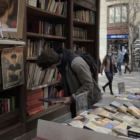 Kind Boy Aesthetic, Nerd Boyfriend Aesthetic, Boy Reading, Chaotic Academia, English Major, Remus Lupin, Aesthetic Boy, Books For Boys, Book Boyfriends