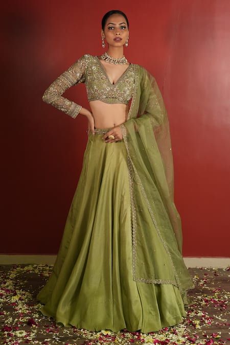 Buy Green Upada Silk Hand Embroidered Zari V Neck Zardozi Blouse Lehenga Set For Women by Enamour By Radha Online at Aza Fashions. Lehenga With Contrast Blouse, Silk Lengha, Mehendi Lehenga, Lengha Blouse, Formal Fits, Thesis Inspiration, Flared Lehenga, Purple Lehenga, Blouse Lehenga