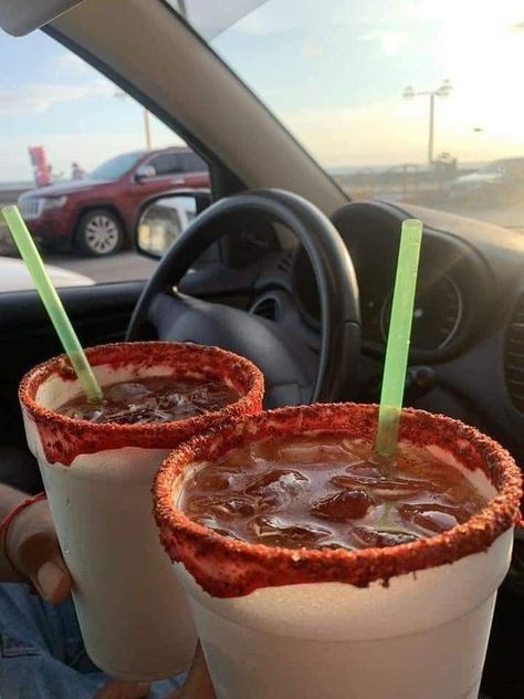 Mexican Dessert Recipes, Michelada, Junk Food Snacks, Alcohol Aesthetic, Mexican Dessert, Food Snacks, Food Vids, Puff And Pass, Bar Drinks