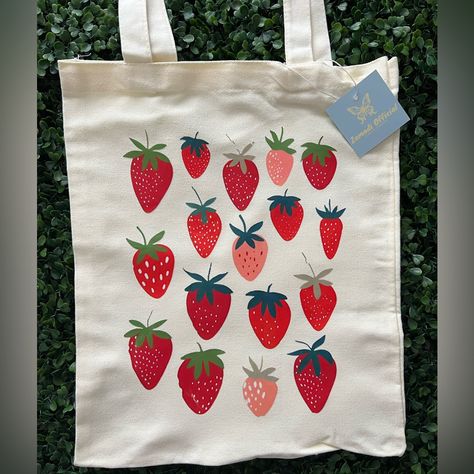 Super Cute And Trendy Strawberry Tote Toat Bag Painting, Tote Painting Ideas, Painting Tote Bag Ideas, Canvas Tote Bag Painting, Tote Bags Painting, Painted Tote Bag Ideas, Cute Tote Bag Design, Thanksgiving Painting, Painted Totes