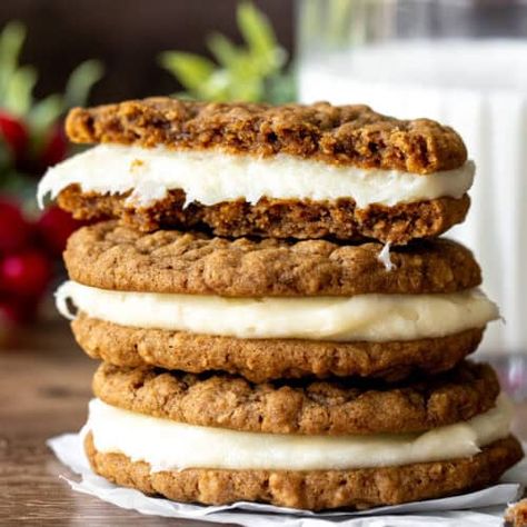 Gingerbread Oatmeal Cream Pies - Just so Tasty Gingerbread Oatmeal Cookies, Oatmeal Pies, Gingerbread Oatmeal, Oatmeal Cream Pie, Oatmeal Pie, Creme Pie, Soft Gingerbread, Soft Gingerbread Cookies, Oatmeal Cream Pies