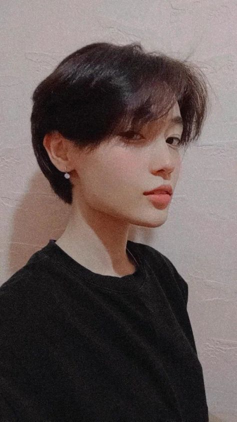 Two Block Haircut, Tomboy Haircut, Hair Cut Ideas, Tomboy Hairstyles, Short Hair Tomboy, Korean Short Hair, Amazing Hairstyles, Hairstyles For Girls, All World