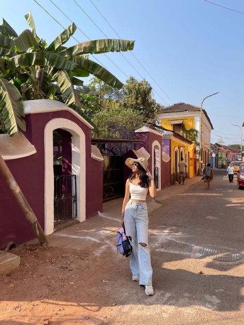 Pondicherry Outfit Ideas For Women, Pondicherry Poses, Pondicherry Photography Ideas, Pondicherry Outfit Ideas, Goa Poses, Travel Poses, Beach Photo Inspiration, Travel Pose, Casual Ootd