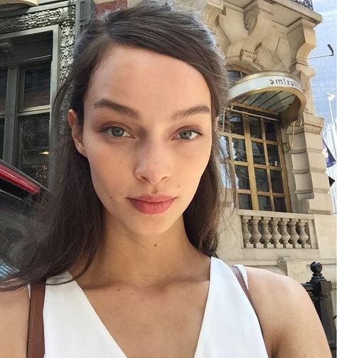 Luma Grothe || Instagram Celina Kyle, Infallible Foundation, A Dozen Roses, Luma Grothe, Beautiful Selfies, Natural Makeup Tips, Beauty Crush, Dozen Roses, Model Casting