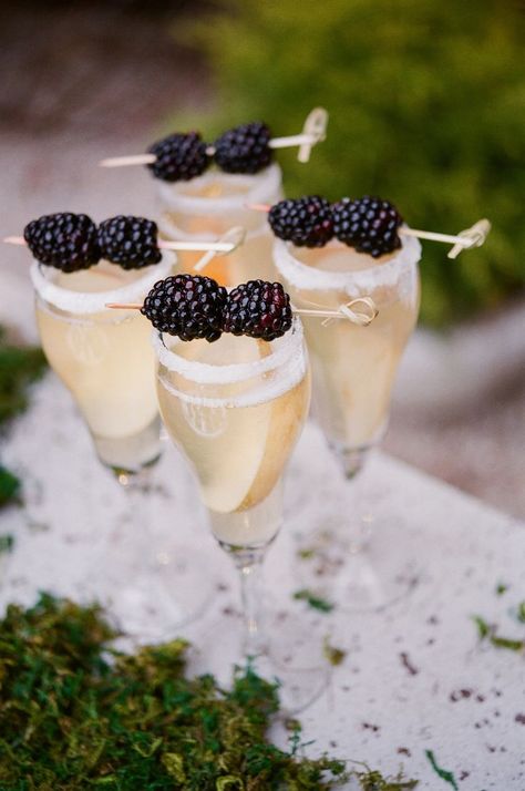 Blackberry champagne cocktails with sugared rims. We love this idea! It's great for NYE or any special occasion. Wedding Signature Drinks, Chic Halloween, Bridal Shower Food, Champagne Cocktail, Shower Food, Wedding Drink, Wedding Inspiration Fall, Delicious Cocktails, Signature Drinks