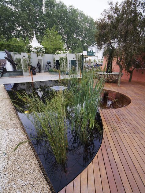 And decks Wooden Deck, Water Features In The Garden, Garden Edging, Outdoor Deck, Water Feature, Outdoor Rooms, Outdoor Design, Water Garden, Landscape Architecture