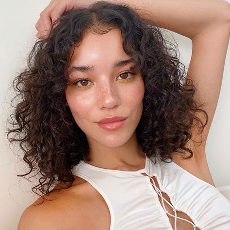 Tashi Rodriguez on Instagram: “Procrastinating 😉 @hair_by_jlis brought my hair back to life 🥺🙌🏼” Short Haircuts Wavy Hair, Tashi Rodriguez, Milkshake Hair Products, French Bob, Haircuts For Wavy Hair, Hairdos For Curly Hair, Hair Back, Face Photography, Curly Hair Cuts