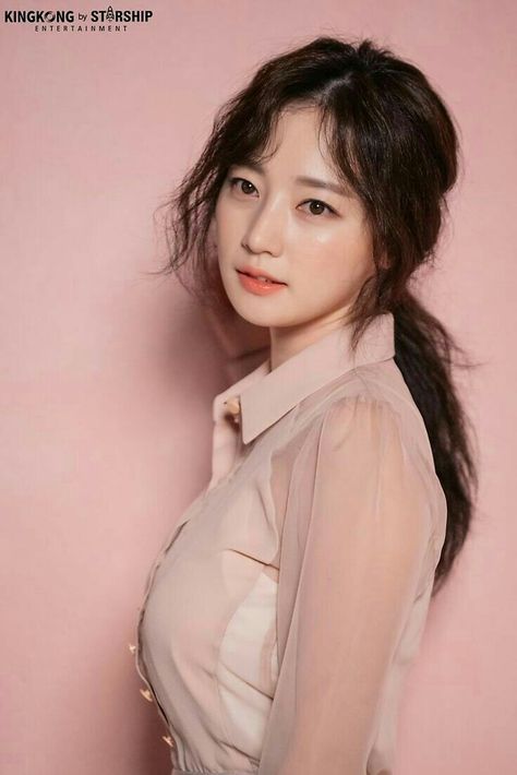 Song Ha Yoon, Picture Song, Se Jeong, Lee Sung Kyung, Teen Celebrities, Dragon Ball Super Wallpapers, Korean Star, Real Beauty, Chinese Actress