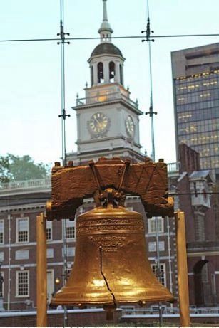 The Liberty Bell (& Independence Hall) Philadelphia, Pennsylvania Visit Philadelphia, Independence Hall, Liberty Bell, Land Of The Free, Philadelphia Pa, America Travel, Delaware, Wyoming, Nebraska