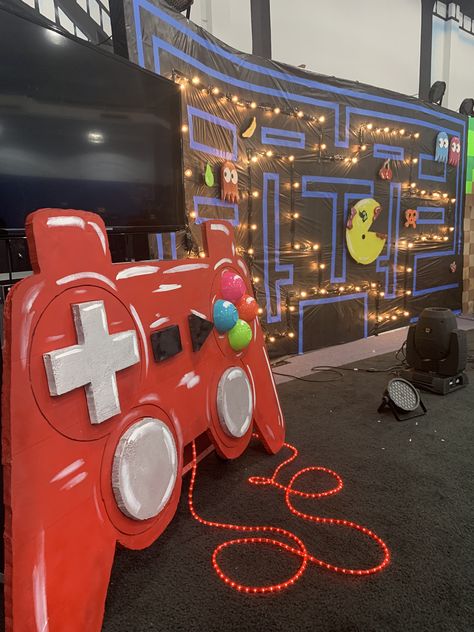 Arcade Game Party Decorations, Video Games Decorations, Arcade Theme Party Decorations, Giant Operation Game Diy, Retro Gaming Party, Arcade Theme Trunk Or Treat, Video Game Homecoming Theme, Giant Games Diy, Video Game Stage Design