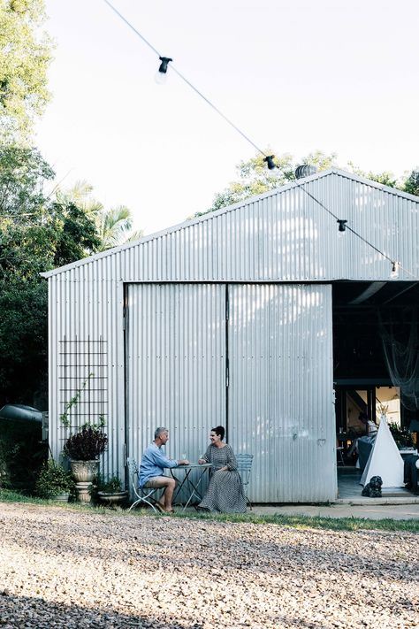 These charming country homes take design cues from their stunning surrounds, embracing natural materials and Australian country style. Take a look. Exterior Paint Colours, Shed House Ideas, Farm Shed, Barn House Design, House Country, Shed Home, Barns Sheds, H Design, Shed Homes