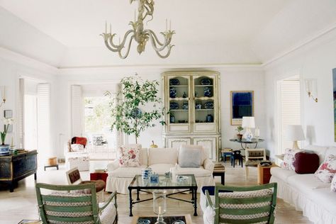 Muted colors, painted furniture, skirted slipcovers, and a Diego Giacometti cocktail table furnish the tray-ceilinged living room in Bunny Mellon's villa at Antigua’s Mill Reef Club Bunny Mellon, Interior Design Articles, Beautiful Home Gardens, English Design, A Living Room, Architectural Digest, Painted Furniture, Beautiful Homes, Family Room