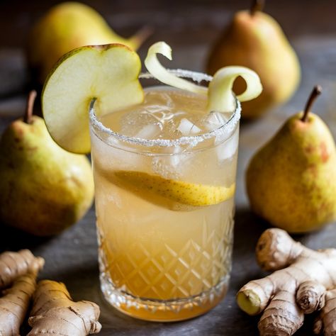 Looking for a fresh cocktail recipe to spice up your weekend? 🍹 Look no further! The Pear & Ginger Smash is a delightful mix of sweet notes and a bit of spice. This unique blend is perfect Horse Feather Cocktail, Pear Ginger Cocktail, Asian Cocktails Recipes, Pear Cocktail Recipes, Spiced Pear Cocktail, Fall Tequila Cocktails, Fresh Cocktail Recipes, Ginger Cocktail Recipes, Ginger Mule