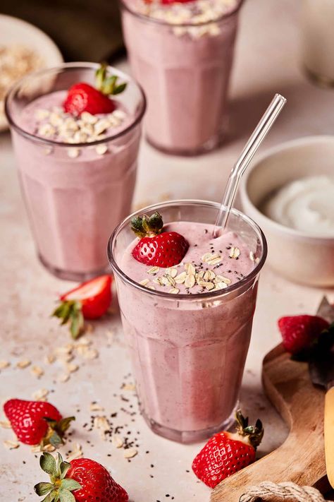 Healthy High Protein Smoothies, Kalejunkie Recipes, Strawberry Oatmeal Smoothie, Greens Vegetables, Recipe Keeper, Superfood Smoothies, Greek Yogurt Flavors, Creamy Yogurt, High Protein Smoothies