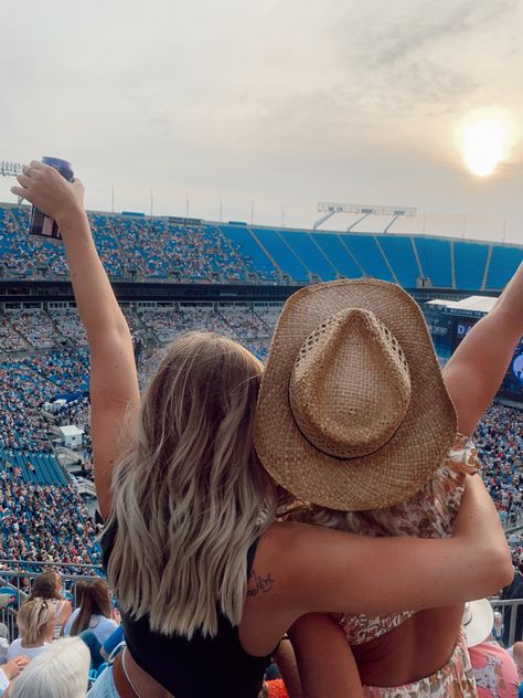 Debut Taylor Swift, Aesthetic Besties, Debut Taylor, Country Fest, Festival Aesthetic, Country Music Concerts, Country Summer, Country Music Festival, Concert Aesthetic