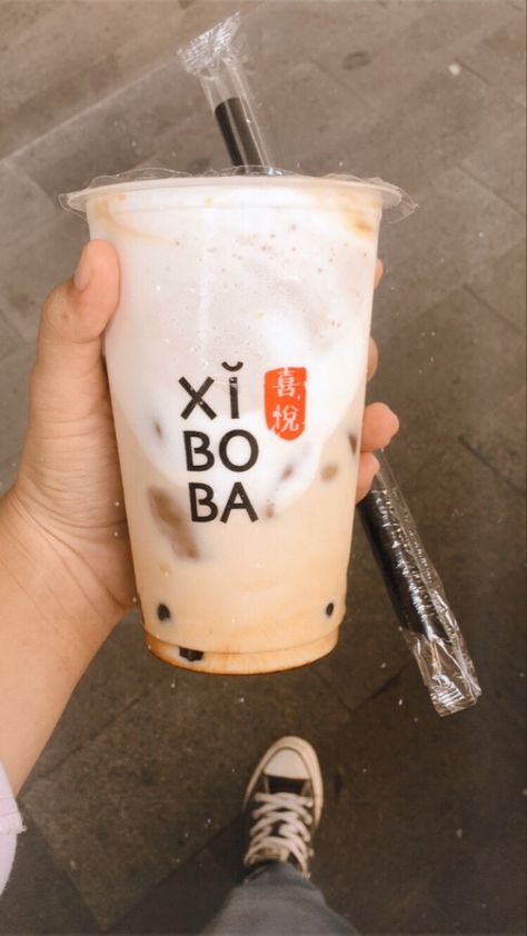 Xi Boba, Dunkin Donuts Coffee Cup, Boba Tea, Salted Caramel, Favorite Drinks, Beer Mug, Glass Of Milk, Beer Glasses, Caramel